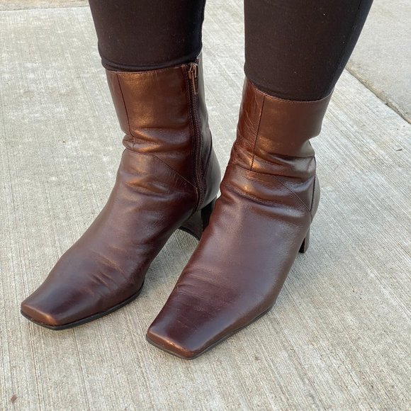 Nine West Brown Ankle Boot - Picture 1 of 8